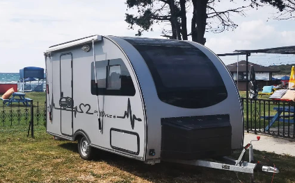 4 kişilik özel plajda karavan